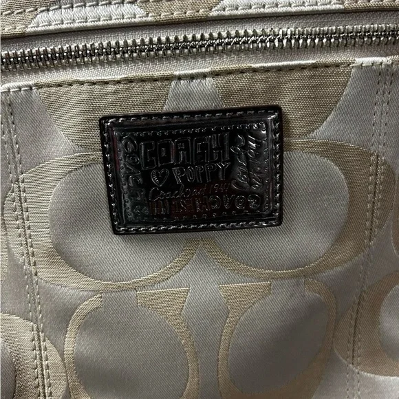 HOST PICK🥳Authentic Coach Poppy Shoulder Bag - Picture 4 of 10